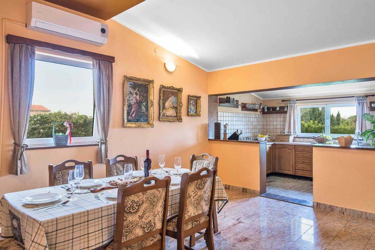 Haus Rustica Villa Pula Bagian luar foto